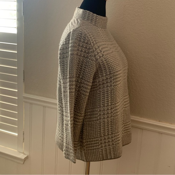 Chico’s pull over sweater zipper in back - Picture 4 of 9